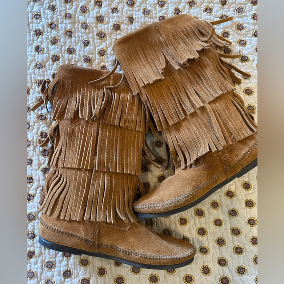 Minnetonka 3 Layer Fringe Moccasin Boots Size 8 - Picture 3 of 6
